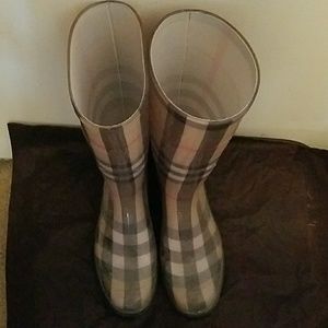 Burberry boots genuine